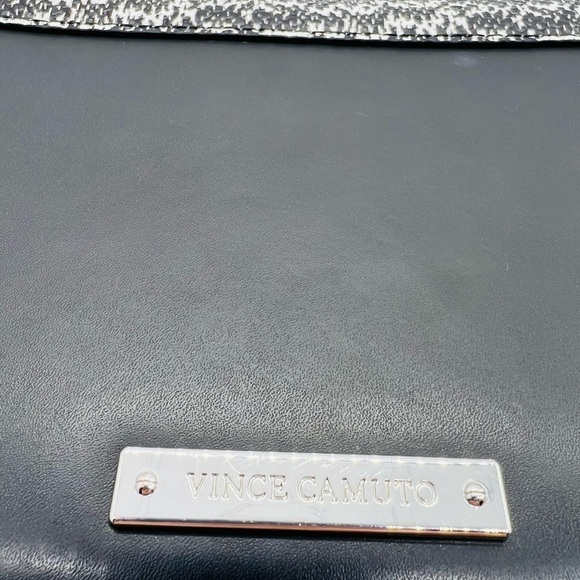 VINCE CAMUTO WOMENS BLACK & WHITE LEATHER LULA SNAKE CLUTCH - Picture 3 of 16